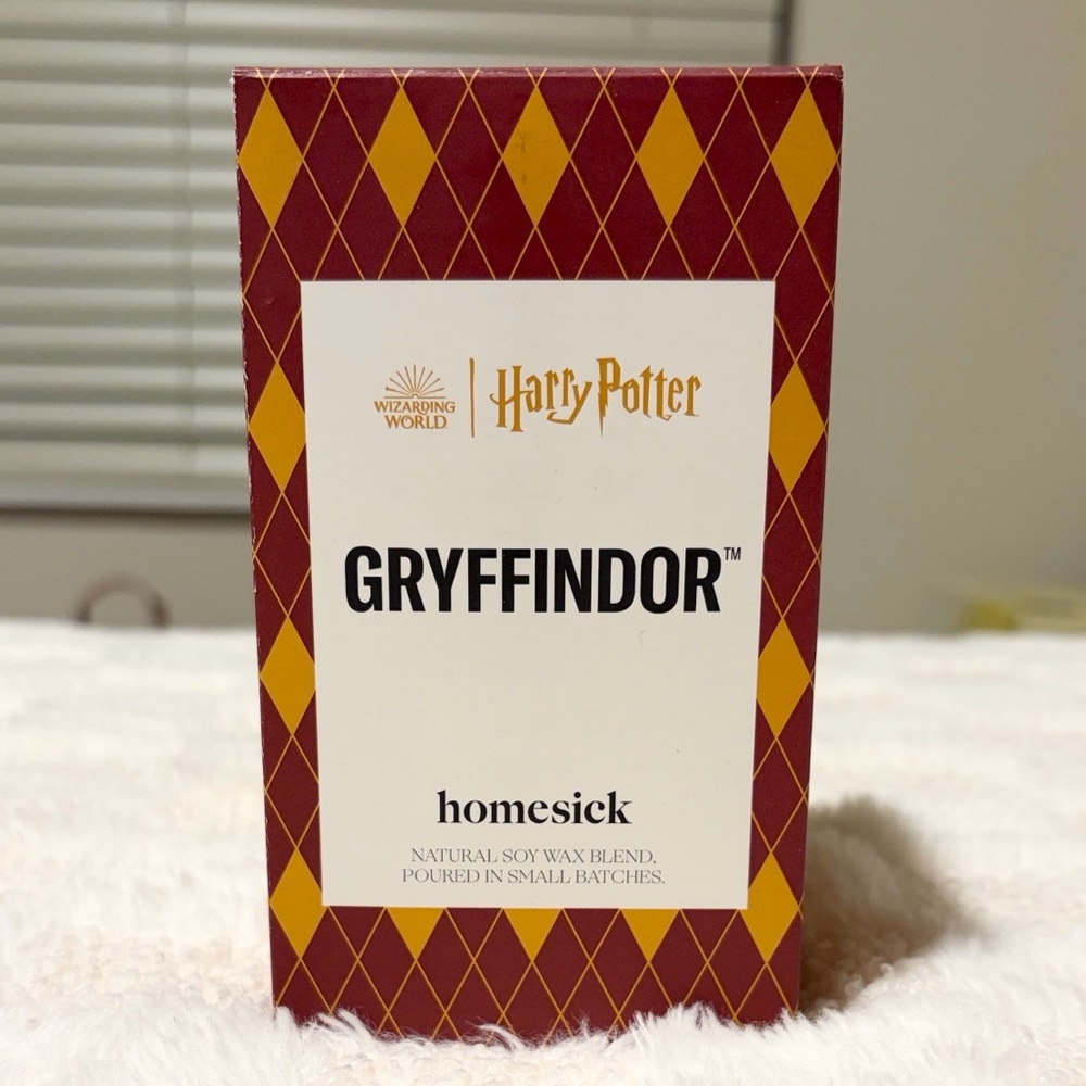 Homesick Scented Candle Gryffindor, 13.75 oz